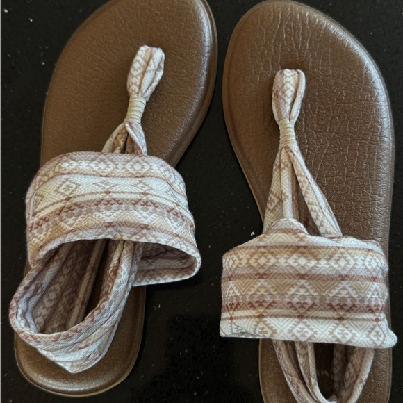 Sandals Sanuk Tan Patterned Sandals - Picture 2 of 8